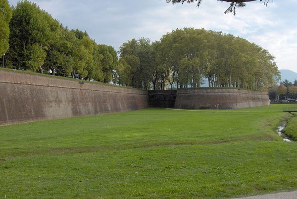 Le storiche mura di Lucca