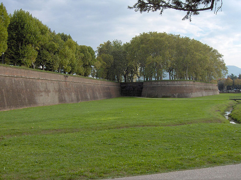 Le storiche mura di Lucca