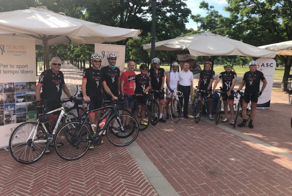 Gruppo di ciclisti della 50&Più Vicenza al festival veloCittà. Una città in bicicletta