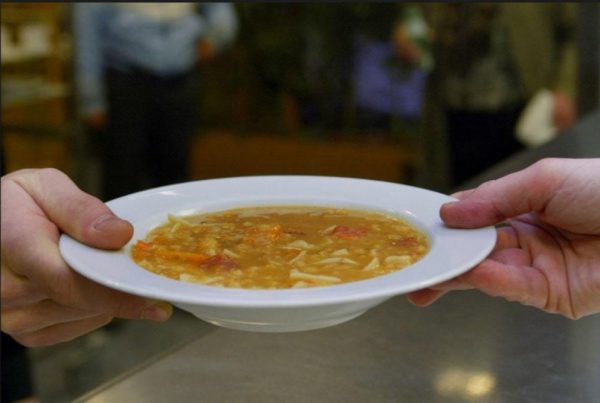 50&Più Toscana per l'iniziativa di solidarietà Un libro per un pranzo caldo