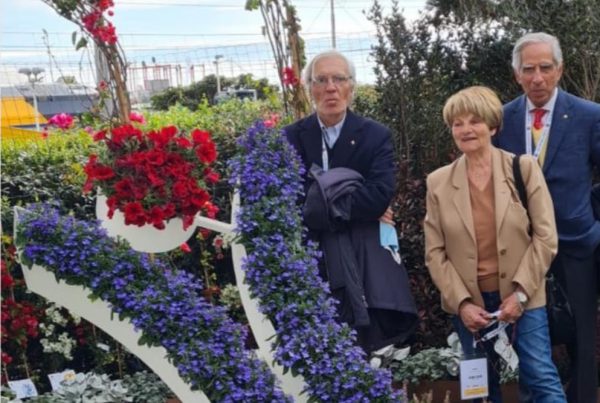 L'aiuola raffigurante l'"omino" 50&Più voluto ad Euroflora da 50&Più Liguria