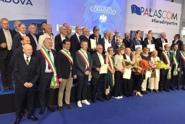 I premiati alla cerimonia dei Maestri del commercio di 50&Più Padova