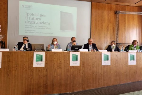 Il tavolo dei relatori alla presentazione del libro Ipotesi per il futuro degli anziani organizzato da 50&Più Puglia