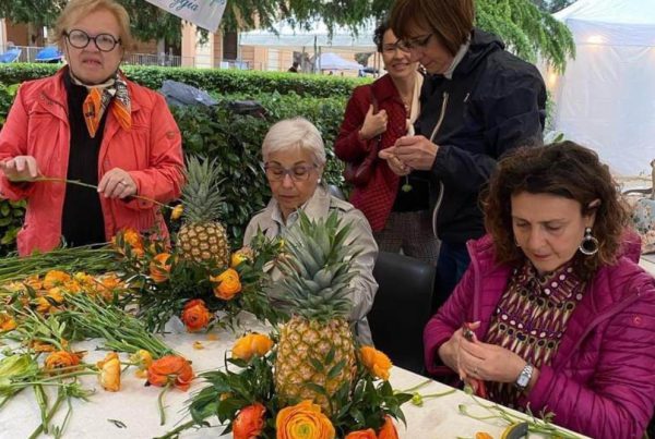 Le socie 50&Più Foggia la laboratorio di composizione floreale