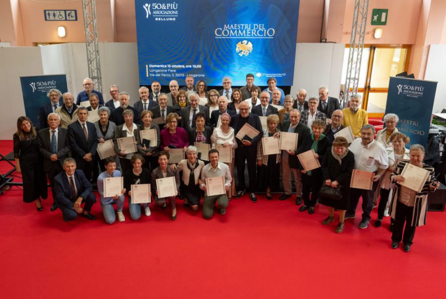 Molto apprezzata la cerimonia di consegna delle Aquile per i Maestri del Commercio premiati domenica 15 ottobre a Longarone Fiere.