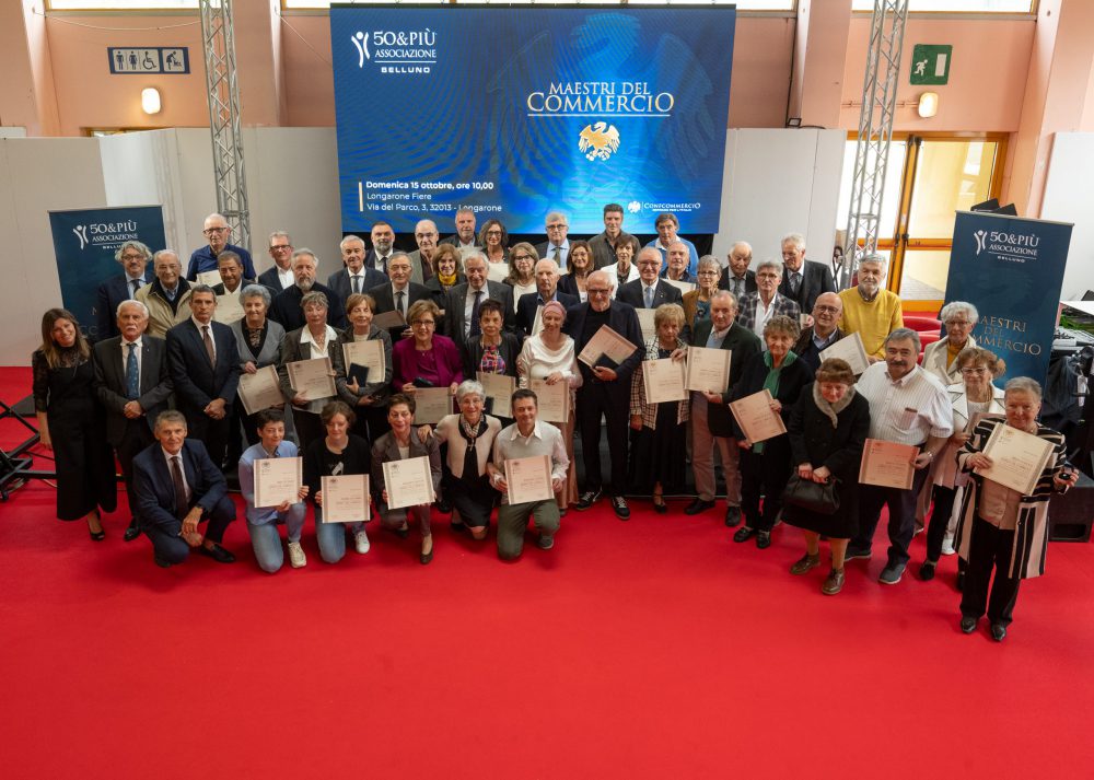 Molto apprezzata la cerimonia di consegna delle Aquile per i Maestri del Commercio premiati domenica 15 ottobre a Longarone Fiere.