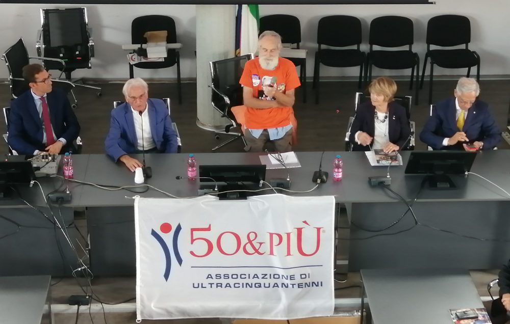 Tutto esaurito, lo scorso 13 ottobre, per la conferenza sulla nutrizione organizzata da 50&Più Verbania con il Dottor Piero Mozzi a Palazzo Flain.