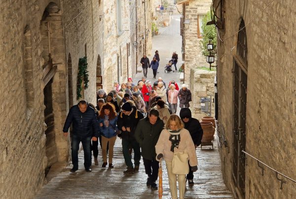 Un successo la gita d'autunno organizzata da 50&Più Pesaro Urbino a Gubbio per visitare la Mostra dei Macchiaioli alla Loggia dei Tiratori.