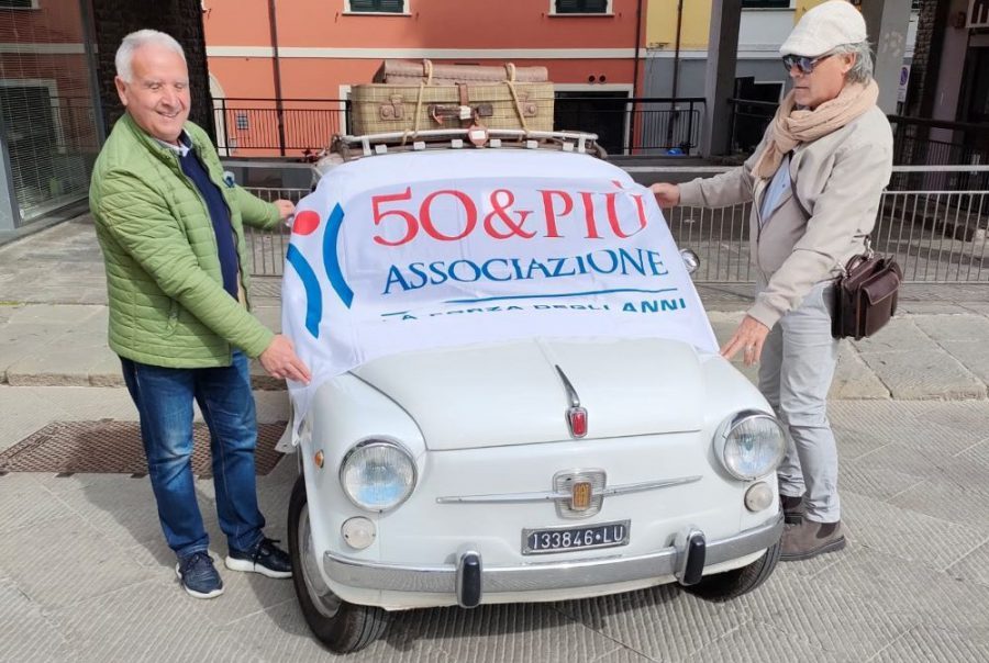 50&Più Massa Carrara presenzia a "Donne al volante" con auto d'epoca