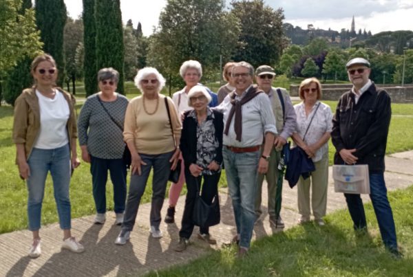 50&Più Arezzo alla passeggiata della consapev olezza con le psicologhe confcommercio