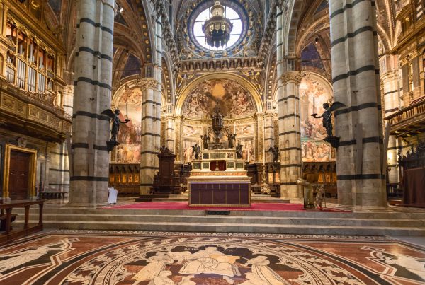 Andar per Toscana, ideato da 50&Più Arezzo, propone una visita a Siena